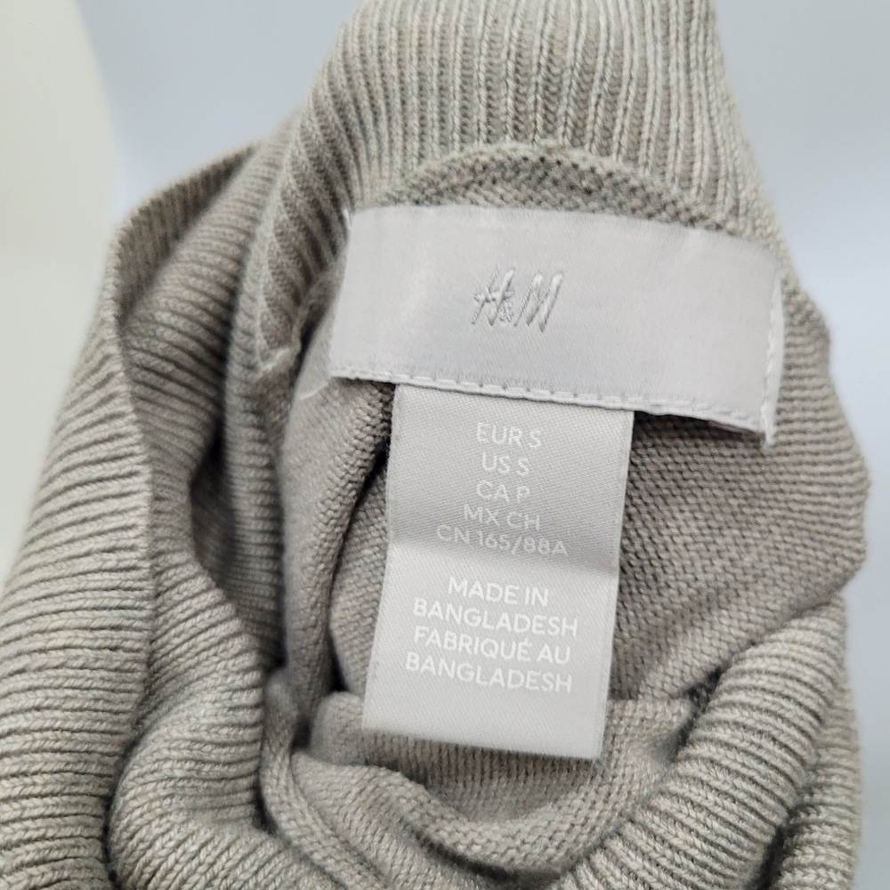 2/$20 H&M Light Brown Turtle Neck Sweater Top Size: Small - Picture 7 of 9